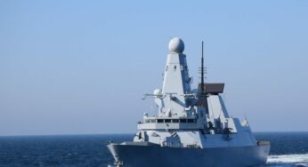 Două nave militare românești intră într-o grupare navală NATO