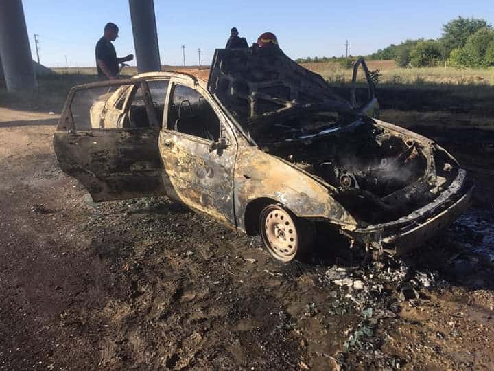 Tânăr din județul Tulcea, reținut pentru că a dat foc unui autoturism