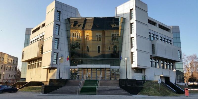 Studentul de la Universitatea Ovidius care și-a incendiat profesorul a fost eliberat din arest