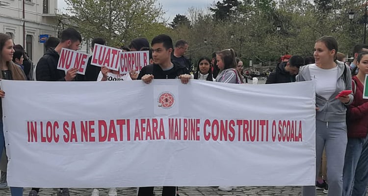 Cernavoda protest al elevilor de la Liceul Axiopolis