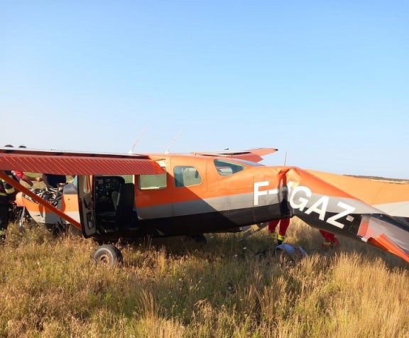 avion civil aterizat Tuzla