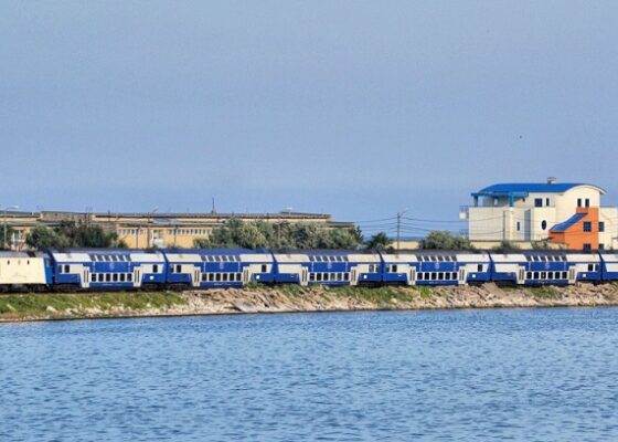 tren la mare