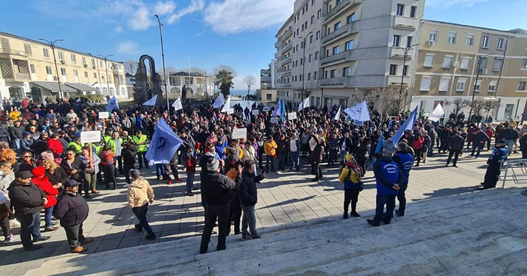 proteste angajati sn mangalia