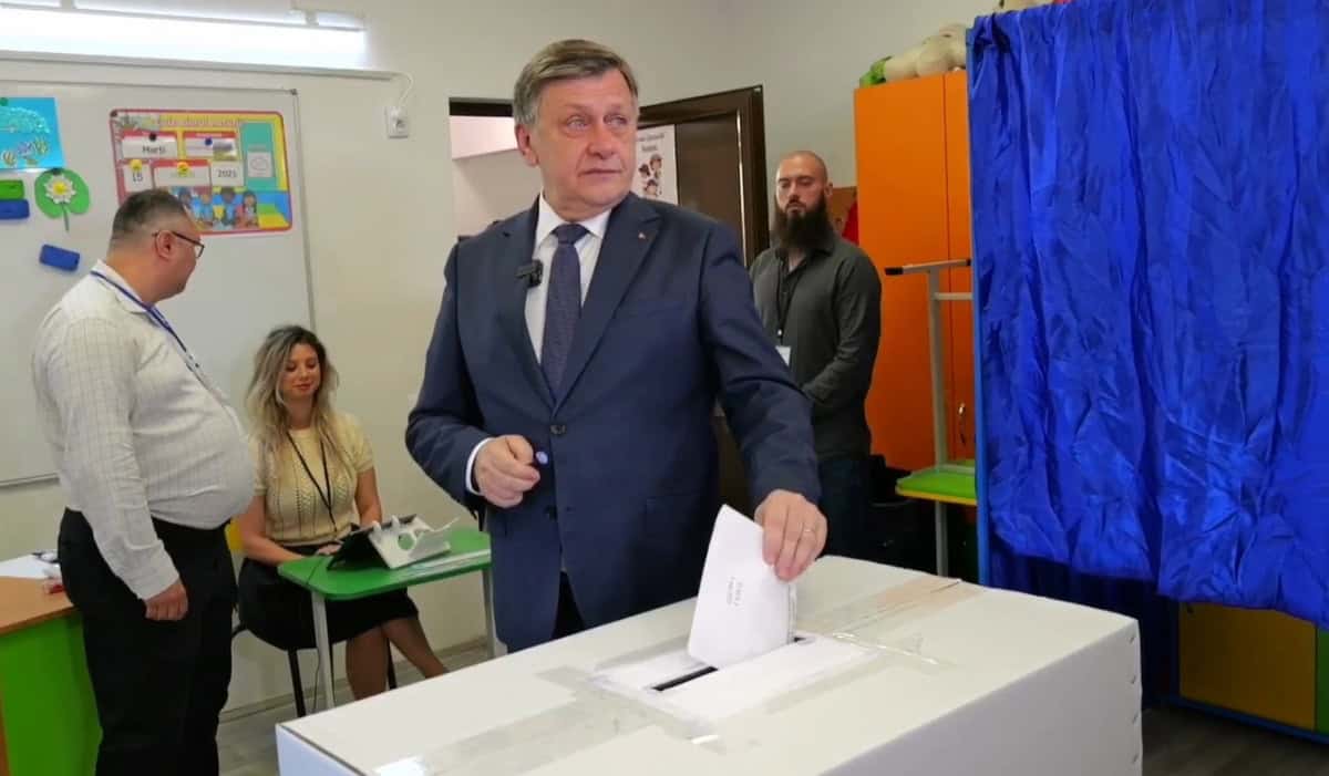 Crin Antonescu la vot