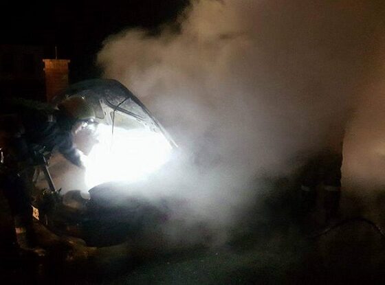 incendiu auto noaptea