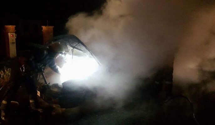 incendiu auto noaptea