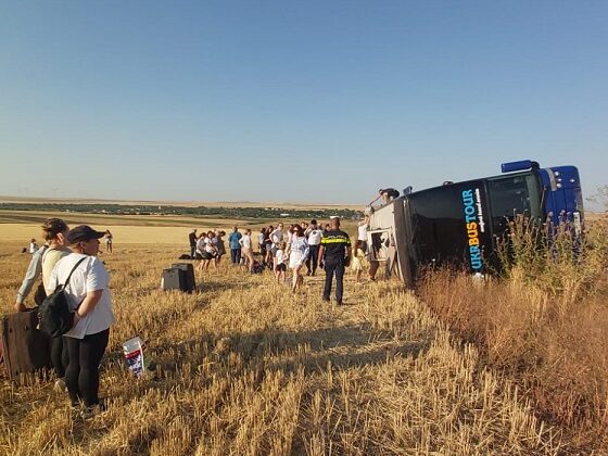 autocar rasturnat accident