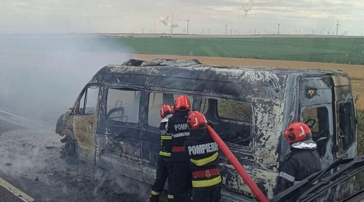 incendiu microbuz
