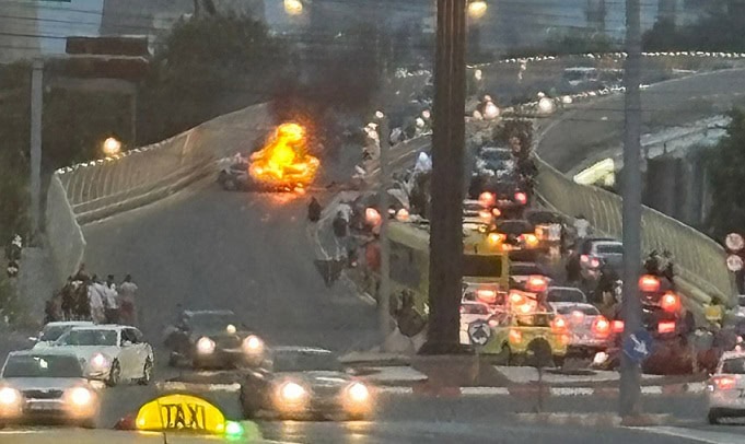 incendiu masina pod butelii