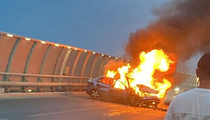 incendiu masina pod butelii
