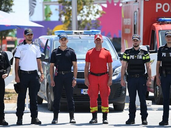 jandarmi politisti beach please