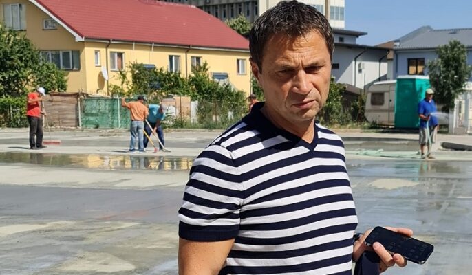cristian radu tricou dungi