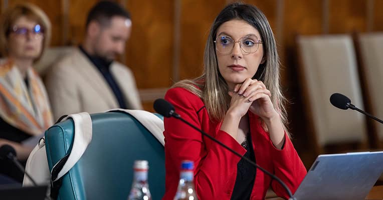diana buzoianu