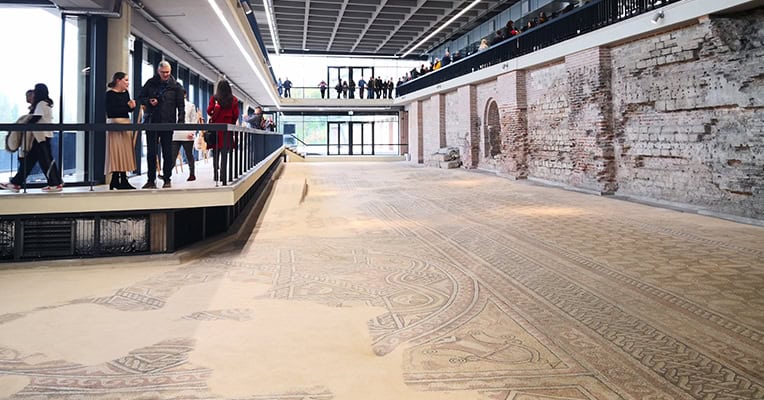 edificiu roman cu mozaic