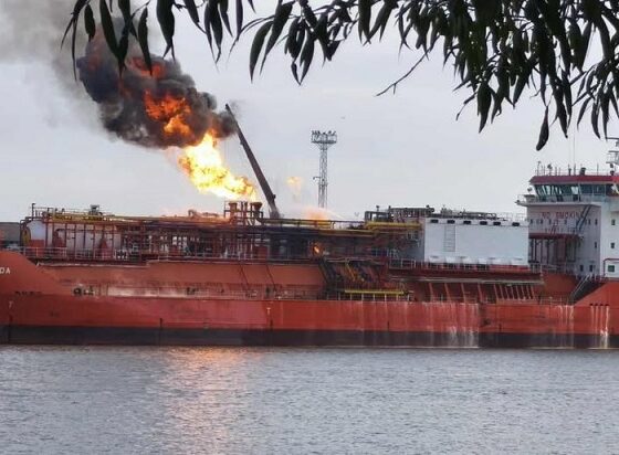 nava in flacari tulcea