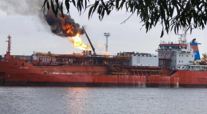 nava in flacari tulcea