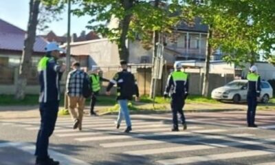 politisti trecere pietoni