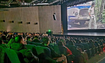 cravata galbena cinema