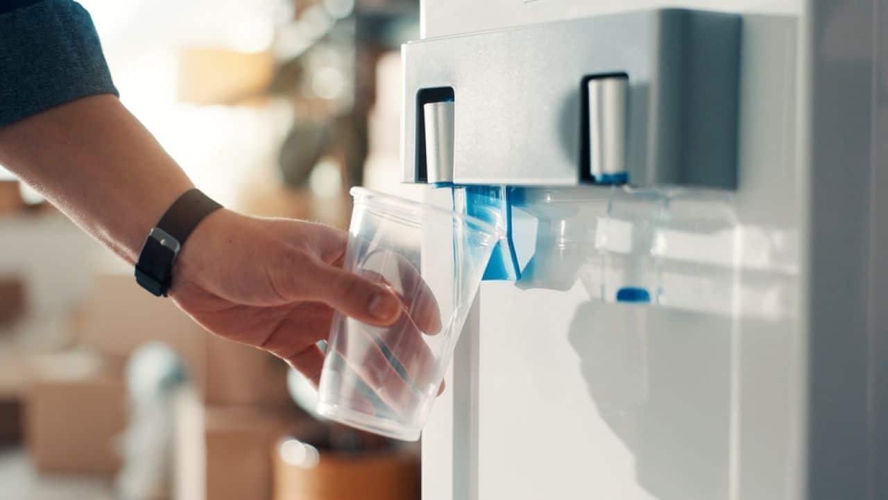 apa gratuita in institutii