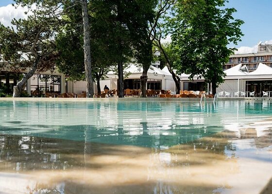piscina hotel cupidon Neptun
