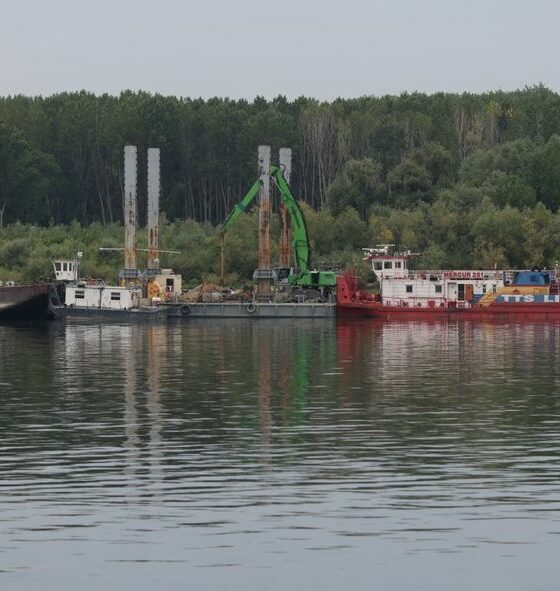barje scufundate in Dunare