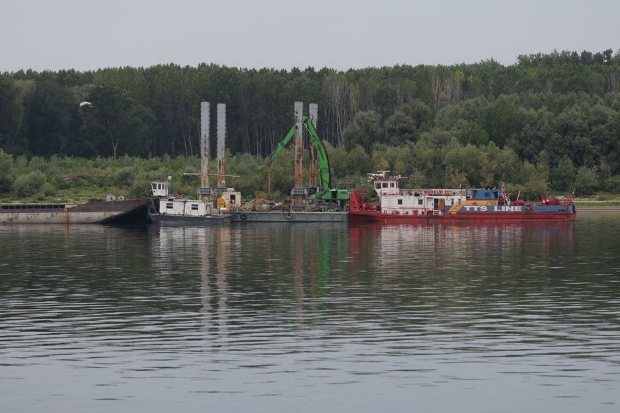 barje scufundate in Dunare