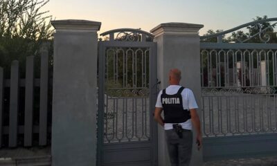politist la poarta