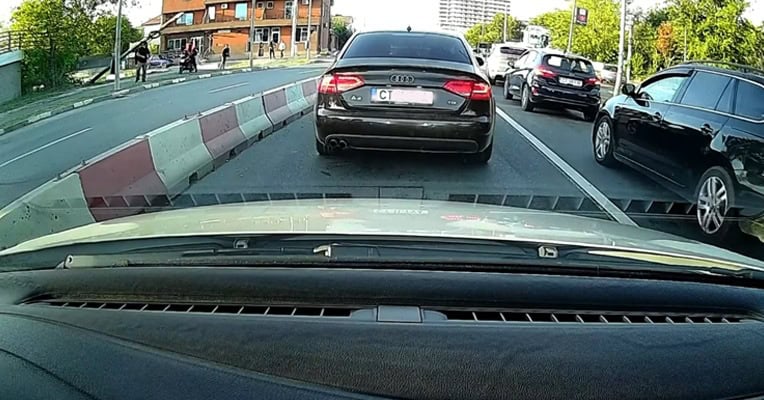 accident Navodari stalp cazut