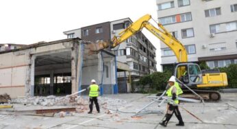 Constanța. Au început lucrările de desființare a fostului sediu RAR. În locul acestuia se va amenaja un nou parc