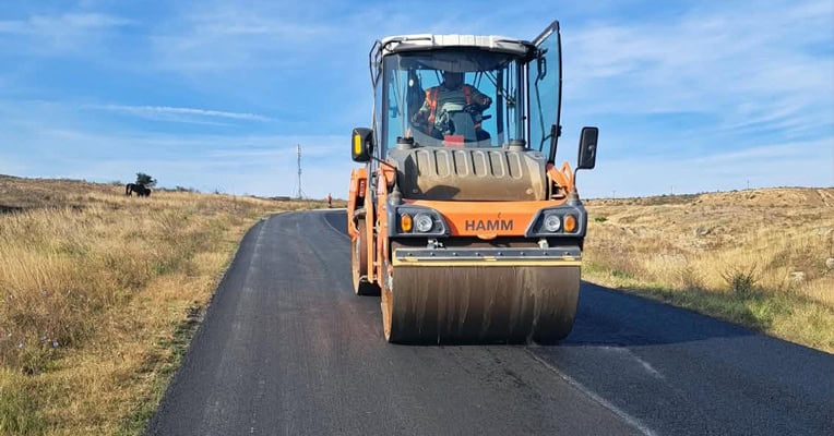 Drumuri Judetene Constanta asfaltare Pestera Pietreni.jpg