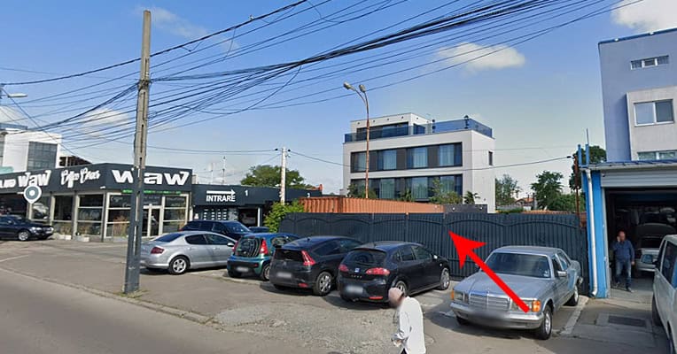 cladire comerciala langa spalatoria waw de pe Eliberarii H Constanta.jpg