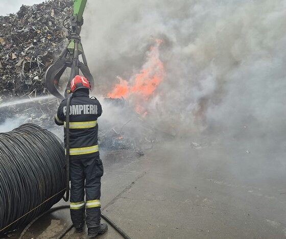 incendiu port deseuri