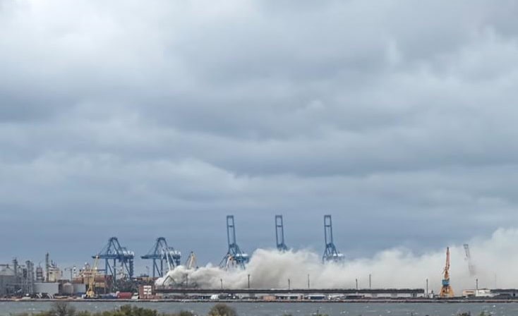 incendiu port deseuri feroase