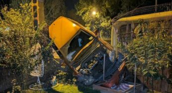 A fost prins șoferul care a ajuns cu mașina într-un gard, în Palazu Mare. Vezi ce sancțiuni au aplicat polițiștii