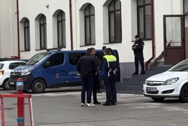 scandal liceu pitesti